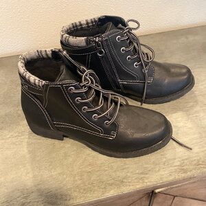 Cute Women’s Sporto Leslie Plaid Boots